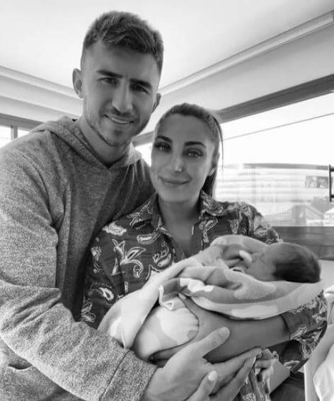 Sara Botello with her boyfriend Aymeric Laporte and newly born baby Lucay.
